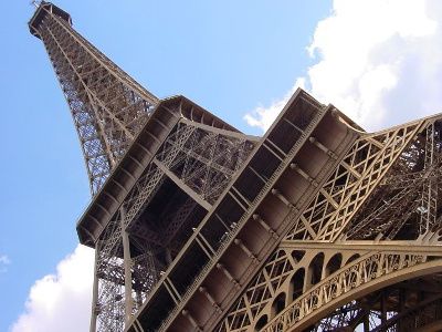 День рождения Эйфелевой башни                 - В Мире
