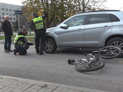 На улице Парко - столкновение - Происшествия и криминал