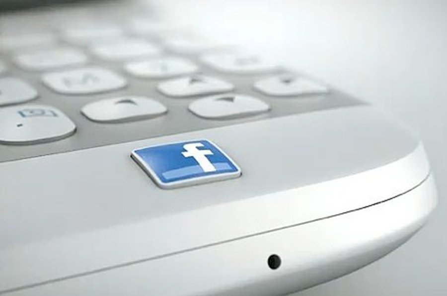 Facebook выпустит свой смартфон через год - IT новости