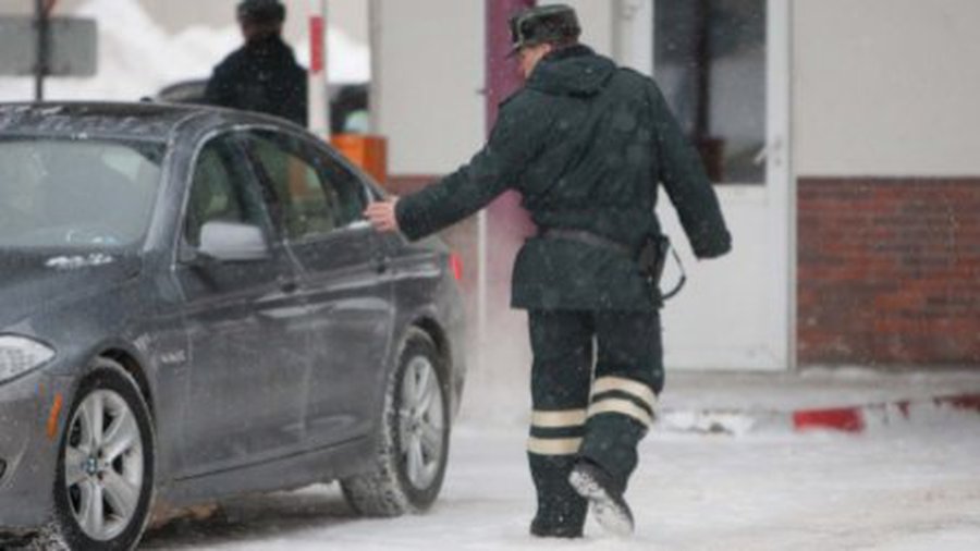 Путешественники на границе будут доказывать происхождение денег - Литва и страны Балтии