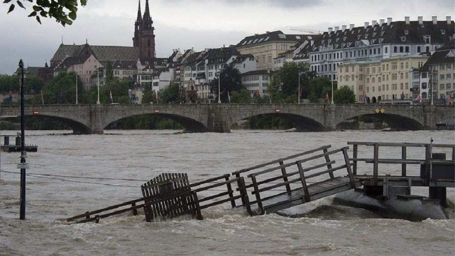 Осенние ливни пришли в швейцарию - В Мире
