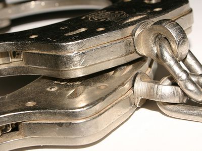 Сотрудник американской авиабазы в Кыргызстане приговорен за хулиганство к 4 годам тюрьмы - Происшествия и криминал