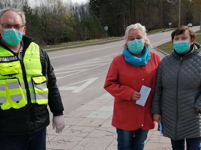 Висагинцам напоминают: полиция контролирует, соблюдают ли жители правила самоизоляции - В Висагинасе