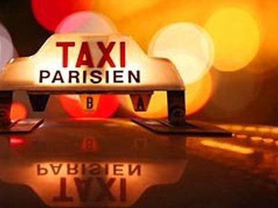 Парижские таксисты, поссорившись с полицией, заблокировали терминал аэропорта - В Мире