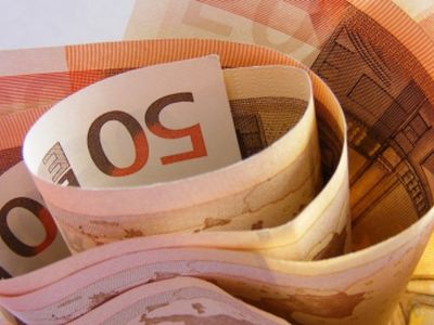 В Латвии обостряются споры о введении евро - Литва и страны Балтии