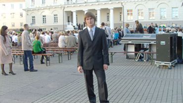  
Максим Погребняк  спел «Карузо» на площади перед президентским дворцом
