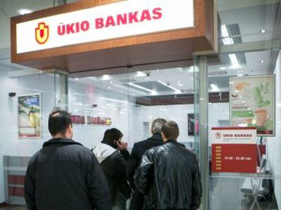 Выясняют, кто счастливчики, забравшие деньги перед закрытием банка Ūkio bankas

 - Литва и страны Балтии