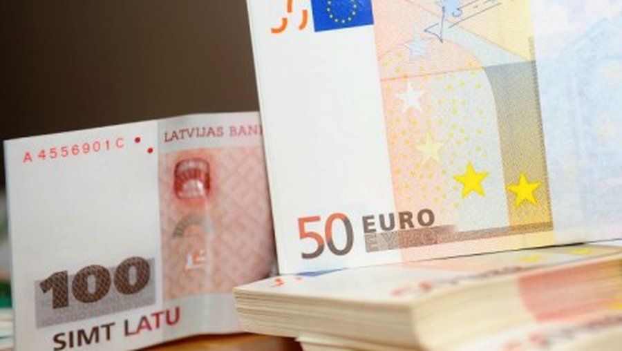 Латвийский экономист: введение евро поспособствует увеличению зарплат - Литва и страны Балтии