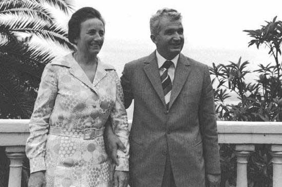 В Румынии тела супругов Чаушеску были эксгумированы для доказательства их подлинности - В Мире