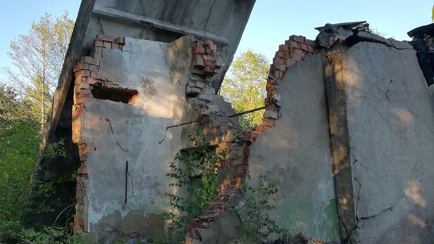 Развалины вблизи Висагинаса, до которых никому нет дела (видео)