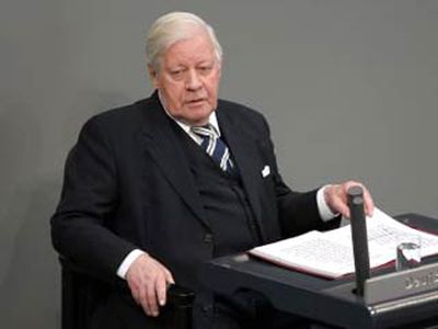 Бывший канцлер ФРГ раскритиковал Запад за отношение к исламу: с мусульманами надо быть гибкими - В Мире