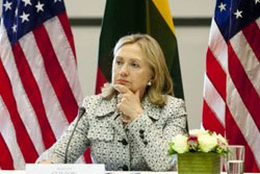 Пикет у кортежа Клинтон в Литве: США — террорист номер один

