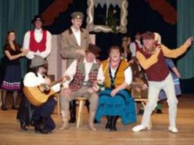 Kiečiame į retro komediją „Sidabrinės šliurės“! - Visagine