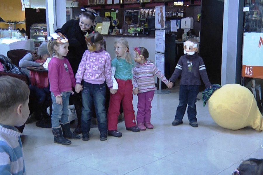 И много-много радости детишкам принесла - Реклама