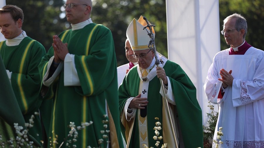Всемирный центр Католической церкви - в Каунасе: на Мессе Папы Римского присутствуют более 90 тыс. человек - Литва и страны Балтии