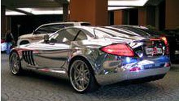 Арабский миллиардер разъезжает на «машине дьявола»: его Mercedes полностью покрыт белым золотом 