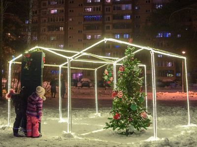 В ожидании чуда: программа зажжения огней Висагинской праздничной ёлки - В Висагинасе