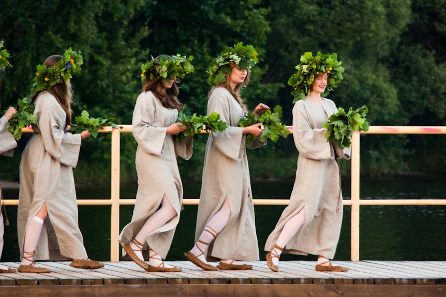Йонинес (аналог славянского дня Ивана Купалы) - В Висагинасе