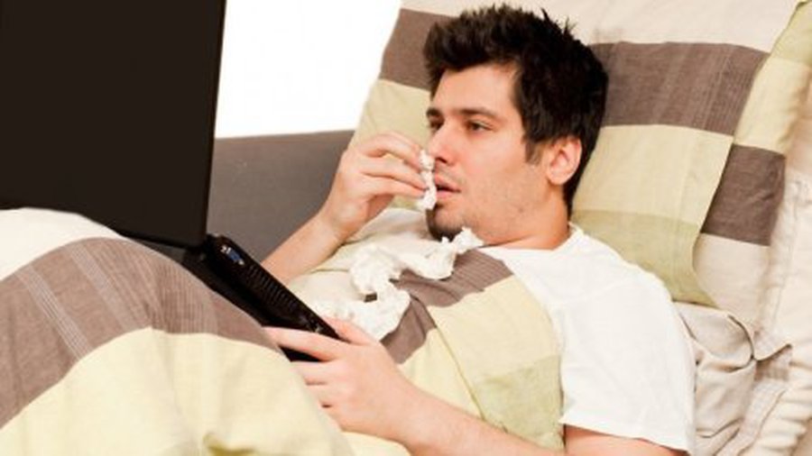 Во время эпидемии гриппа медики предлагают 2 дня не ходить ни к врачу, ни на работу - Литва и страны Балтии