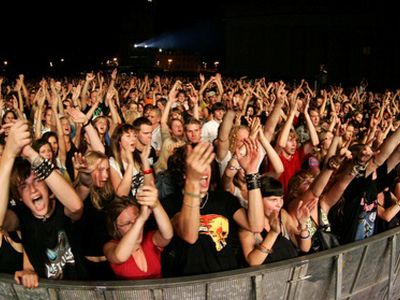 Молодежь развлекается. Хотя реже и дешевле… - Хобби, отдых и развлечения