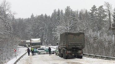 В ДТП с военным грузовиком погибли две пассажирки легкового автомобиля, один пассажир получил ранения