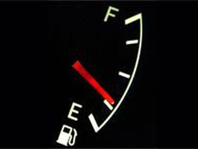 В Литве бензин дешевеет, но цены на транспорт растут - Литва и страны Балтии