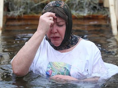 Роспотребнадзор рекомендует воздержаться от купания на Крещение детям и пожилым людям - Наука и здоровье