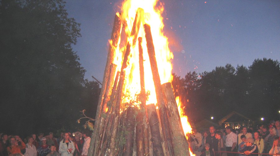 Kalendorinės Joninių šventės «Ain saulala aplink dungų»

 - В Висагинасе
