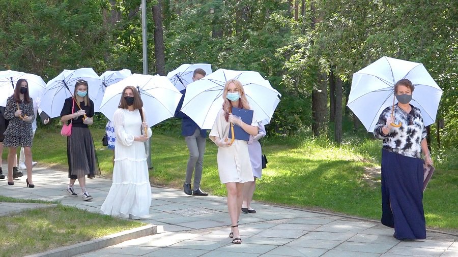 Последний звонок в школе «Žiburio» (видео) - В Висагинасе