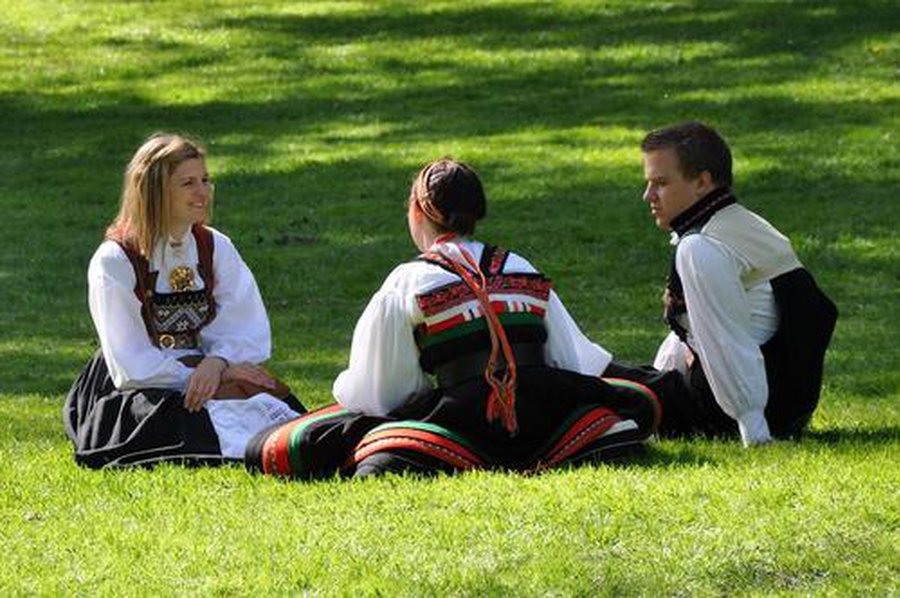 В богатой Норвегии молодежь не хочет работать и выходит на пенсию в возрасте до 30 лет

                                 - Мир молодежи