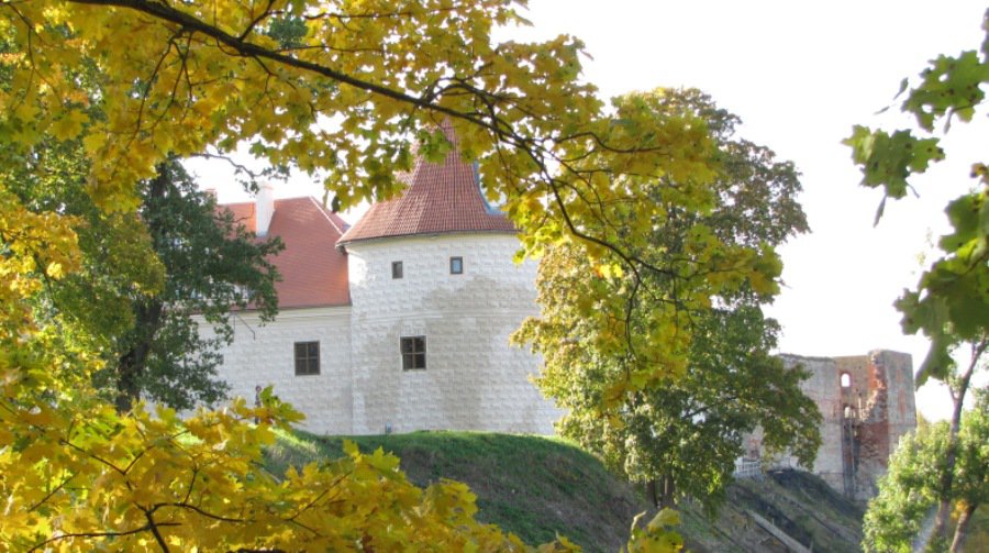 Любителям дворцов и замков посвящается. 
Висагинас – Бауска – Рундале - В Висагинасе