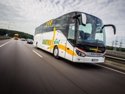 Беженцы возвращаются в Украину: специальные автобусные рейсы заполнены на месяц вперед - Литва и страны Балтии