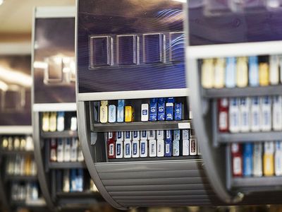 Сейм постановил: с 2025 г. будет запрещено публично экспонировать табачные изделия в местах торговли - Литва и страны Балтии