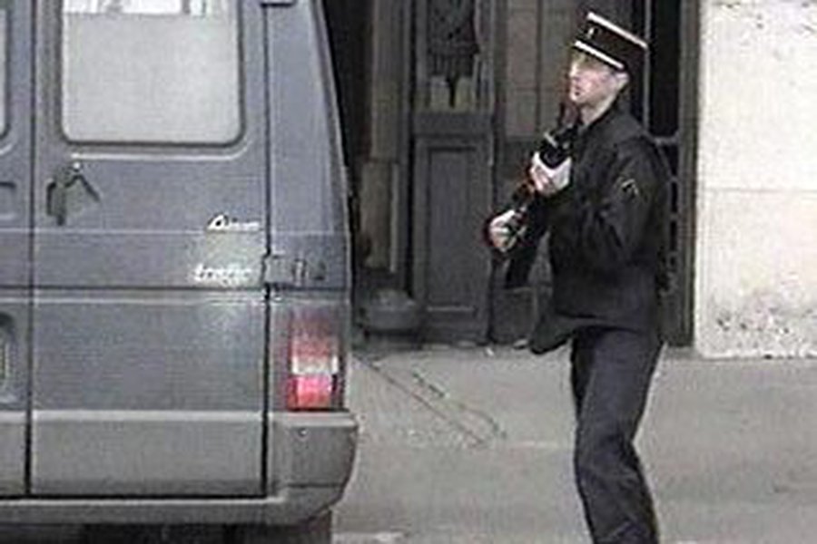 Во Франции грабители отняли у инкассаторов 8 млн евро - Происшествия и криминал