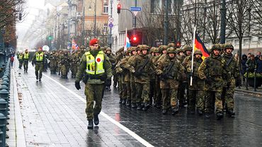 По случаю 100-летия восстановления литовской армии Л.Кащюнас предлагает провести военный парад
