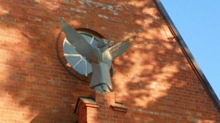 Iš bažnyčios angelus pavogęs kunigas juos bandė parduoti internetu
 - Pasaulyje