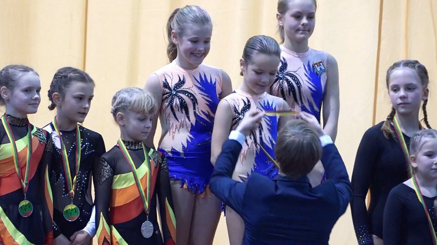 В Висагинасе прошли соревнования по спортивной акробатике (видео) - В Висагинасе