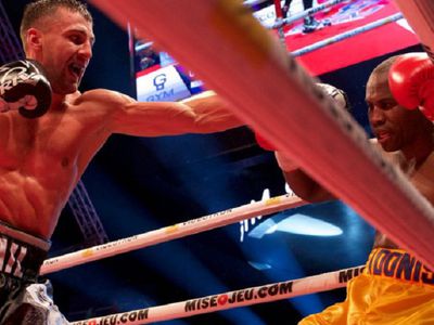 СМИ: боксер Стивенсон был введен в искусственную кому после боя с Гвоздиком - В Мире