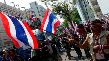 Таиландская оппозиция назначила награду за поимку премьера