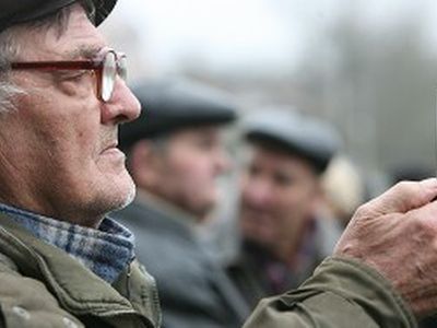 Правительство не хочет помогать работающим не весь день - Литва и страны Балтии