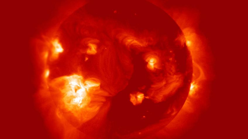 На Земле началась магнитная буря, спровоцированная выбросом плазмы Солнца