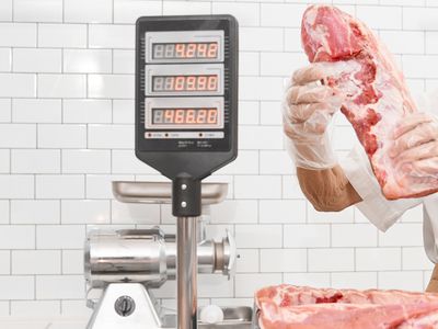 Жители Литвы в последние дни перед введением изоляции штурмуют магазины в Сейнах - Литва и страны Балтии