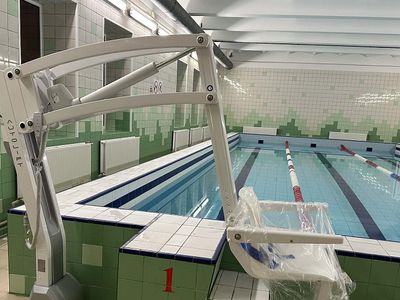 Смогут ли люди с недугом пользоваться подъемниками в бассейнах? - В Висагинасе