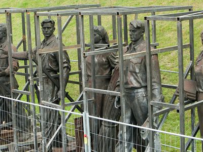 В Вильнюсе демонтированные с Зеленого моста скульптуры будут переданы Национальному музею Литвы - Литва и страны Балтии