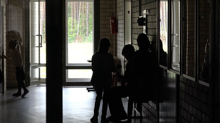 Уроки по программе "Жизненные навыки" в школах. Обоснованы ли опасения родителей? (видео) - В Висагинасе