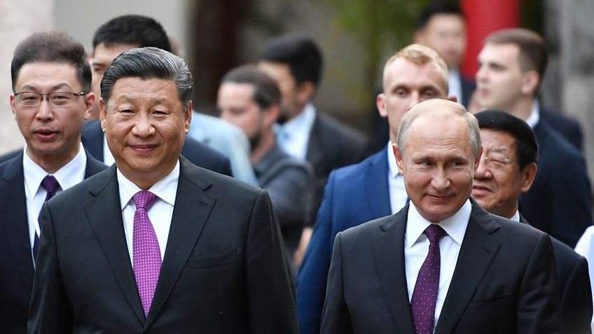 Kinijos ir Rusijos prezidentai Maskvoje demonstruoja politinį artumą