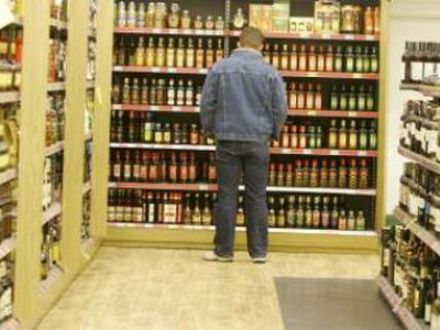 Apklausa: alkoholio reklamos nori nematyti pusė piliečių                 - Lietuva ir Baltijos šalys