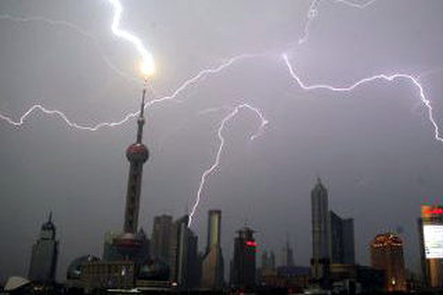 В самую высокую в Азии телебашню ударила молния - Хобби, отдых и развлечения