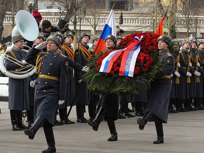 23 февраля в России отмечают День защитника Отечества - В Мире