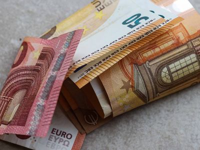 Правительство не одобрило выплату пенсии вдовцов только до пенсионного возраста - Литва и страны Балтии